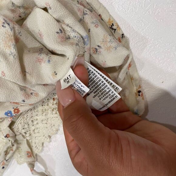 American Eagle Lace Trim Floral Cami Tank Top Cream Size M - Picture 5 of 7